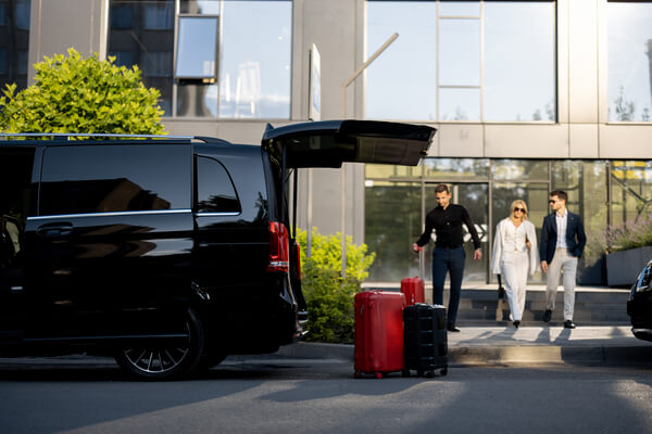 Maxi Cab Airport Transfer Img1